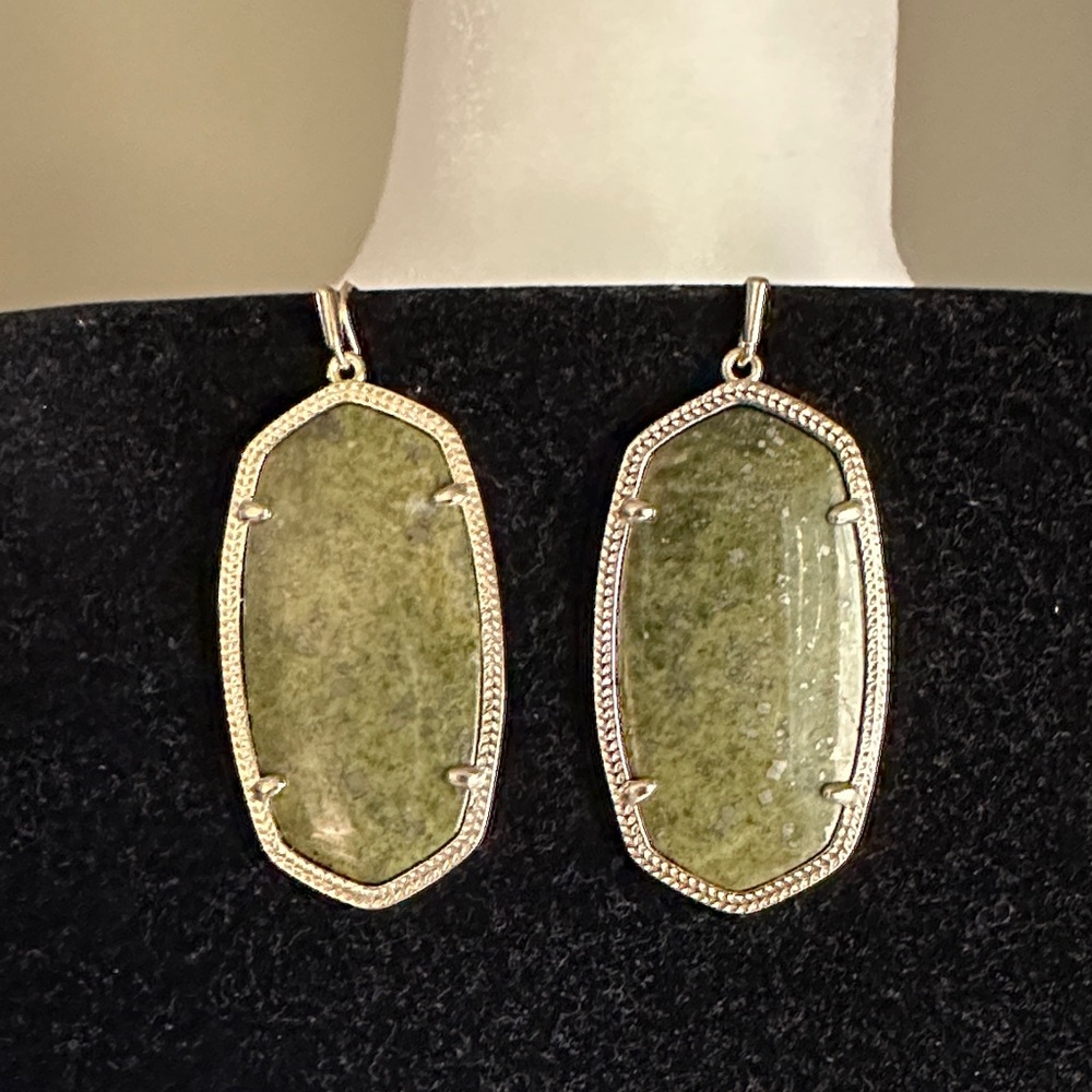 Kendra Scott Danielle’s with a Green Stone Gold Frame Earrings
